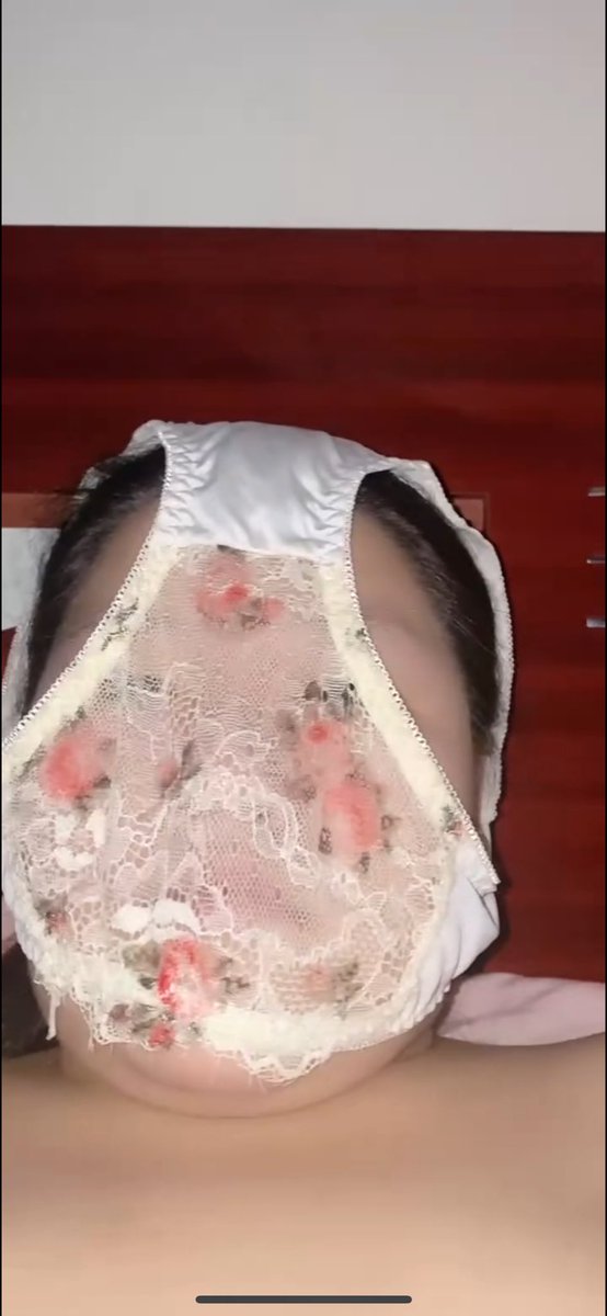 S2121990937's tweet photo. 当代女大学生，原来都是这个骚猪贱样。一个比一个会犯贱，全都是被洗脑压榨的傻逼母畜🐷🐷🐷

#母猪 #女大 #反差 #淫堕 #曝光 #自毁 #问卷 #辱骂 

还能钓到不少隐藏的反差婊
https://t.co/Pzvm2pcL03 https://t.co/DqD432BYFI