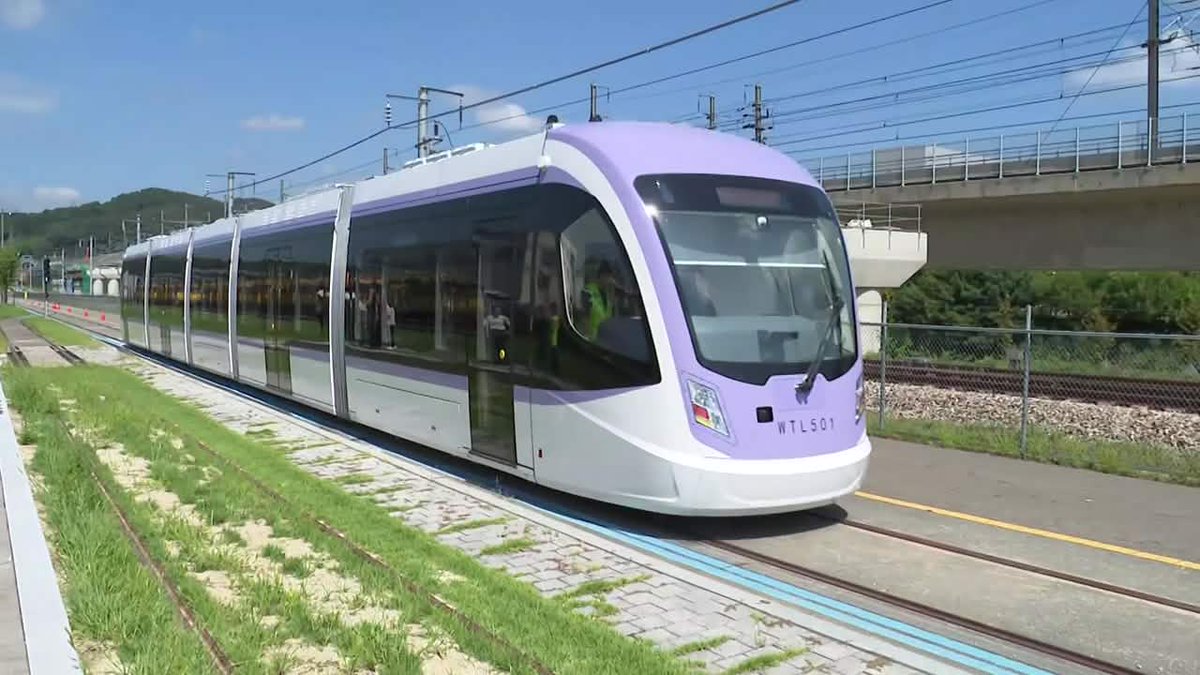 Consergito89's tweet photo. @Jeetdoh I remembered that I was going to make a Korean tram that is from a series of Transformers trains https://t.co/W8Vjjr9UgY