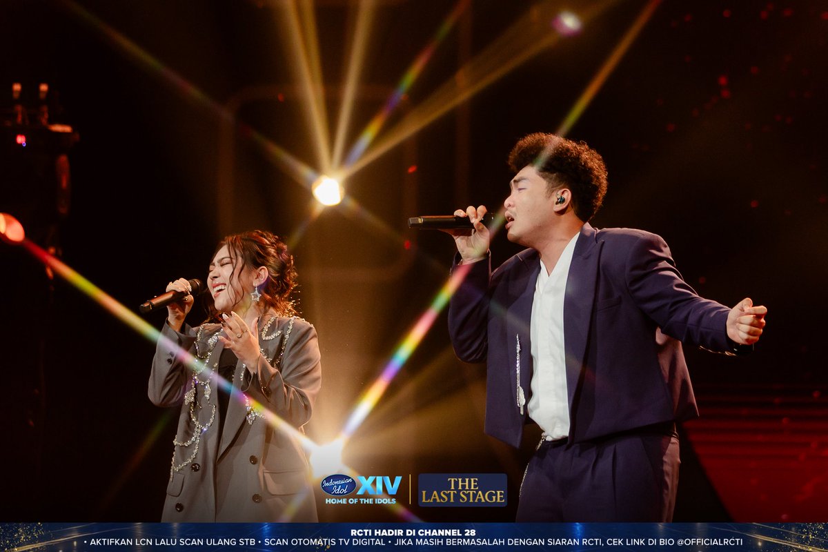 indonesianidol's tweet photo. Duet yang kena banget ke hati sampe satu studio di Indonesian Idol baper!🥹

Ecky dan Meidra bawakan ‘Mama Papa Larang’ berhasil bikin semua judges berdiri🤩🫶🏻 https://t.co/MT9eOB2mre