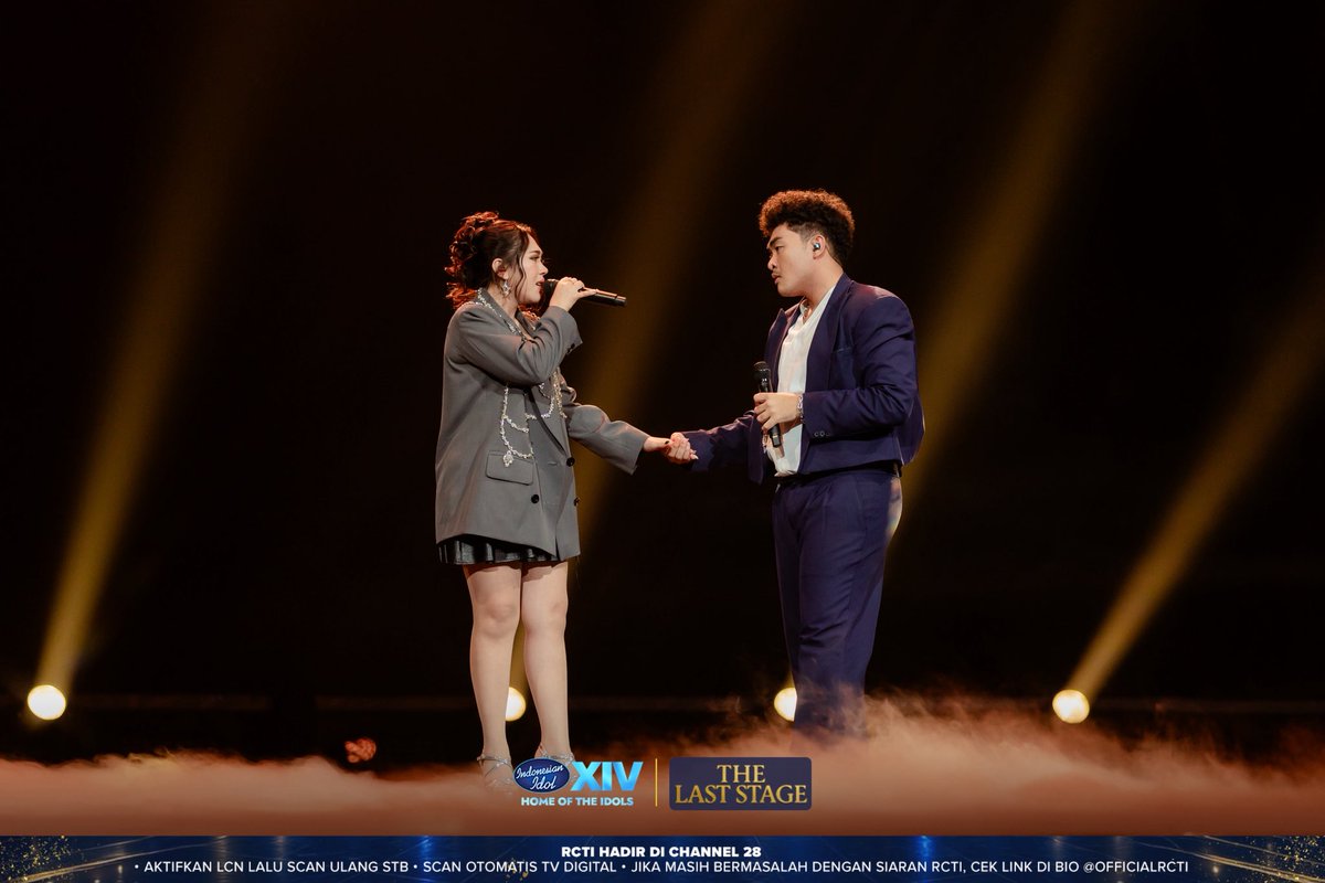 indonesianidol's tweet photo. Duet yang kena banget ke hati sampe satu studio di Indonesian Idol baper!🥹

Ecky dan Meidra bawakan ‘Mama Papa Larang’ berhasil bikin semua judges berdiri🤩🫶🏻 https://t.co/MT9eOB2mre