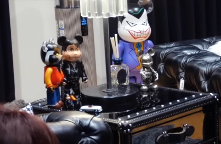 urfavvleehaenie's tweet photo. เก็บเข้าคอล bearbrick ของลูกอ้วมมมมมม~ 
Bearbrick Michael Jackson ver. เป็นของขวัญวันเกิดจากแจฮยอนฮยองอีกด้วย! วันนี้ก็ได้ Bearbrick Kigurumi Chairoy Koguma ver. จากน้องสาวอีก 🫳🏻🐻 https://t.co/6dvRfIO5pD