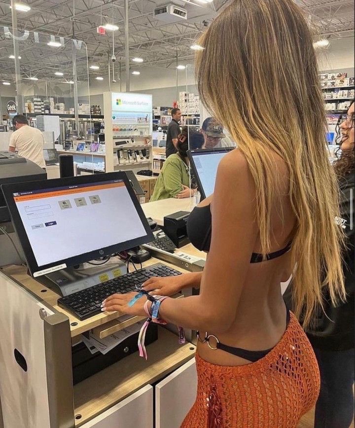 AbusiveKiley's tweet photo. Send as you earn, Mason.

And make sure those carts are just rolling around in the parking lot 

Chop chop 👏 https://t.co/0Wga3JPGgs