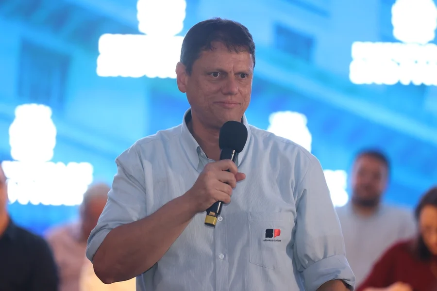 depeniotatto's tweet photo. TÁ PULANDO DO BARCO? Em recente entrevista, o governadorTarcísio falou o óbvio: Flávio Bolsonaro tem muitas “questões” para explicar sobre o dinheiro recebido de Daniel Vorcaro. O que chama a atenção é a mudança de postura, ao ver que o barco pode afundar, Tarcísio tá caindo fora https://t.co/KJyezi9jHx