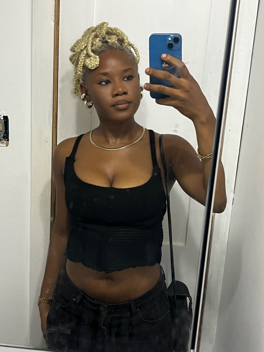 dominotrotman's tweet photo. Me 🤝mirror selfies https://t.co/IkYsb5RGxt
