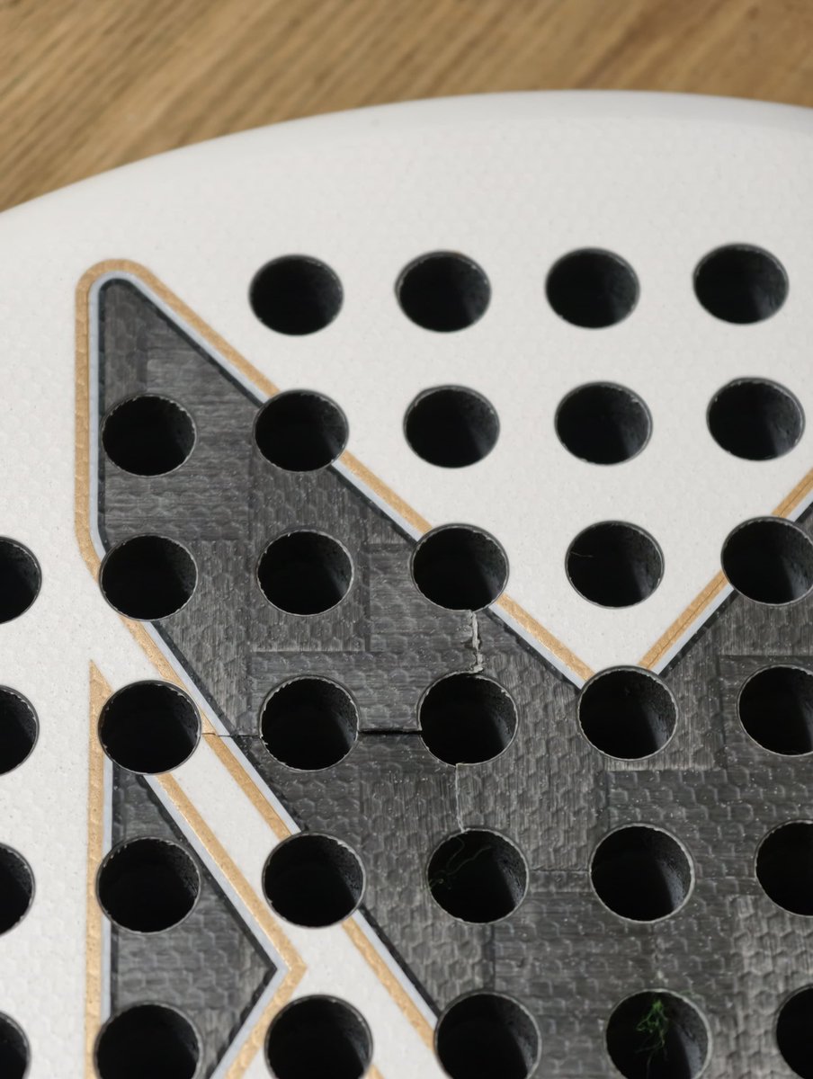 hashimv's tweet photo. Yep. A fake. Played once and it broke. @noxpadel you should investigate this. https://t.co/TY2yCdehHn
