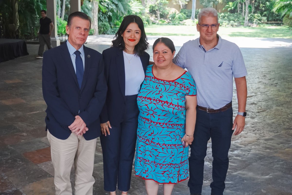 CCE_MORELOS's tweet photo. Fortalecemos la representación empresarial en Morelos con la integración de CANACAR Morelos al CCE Morelos.
Agradecemos la presencia de Andrea Esthefania Gaona Mendoza, Esmeralda Nava Gómez y Ross Lester Latham en esta alianza que impulsa el desarrollo económico del estado de Mor https://t.co/wh5FWwsQJ9