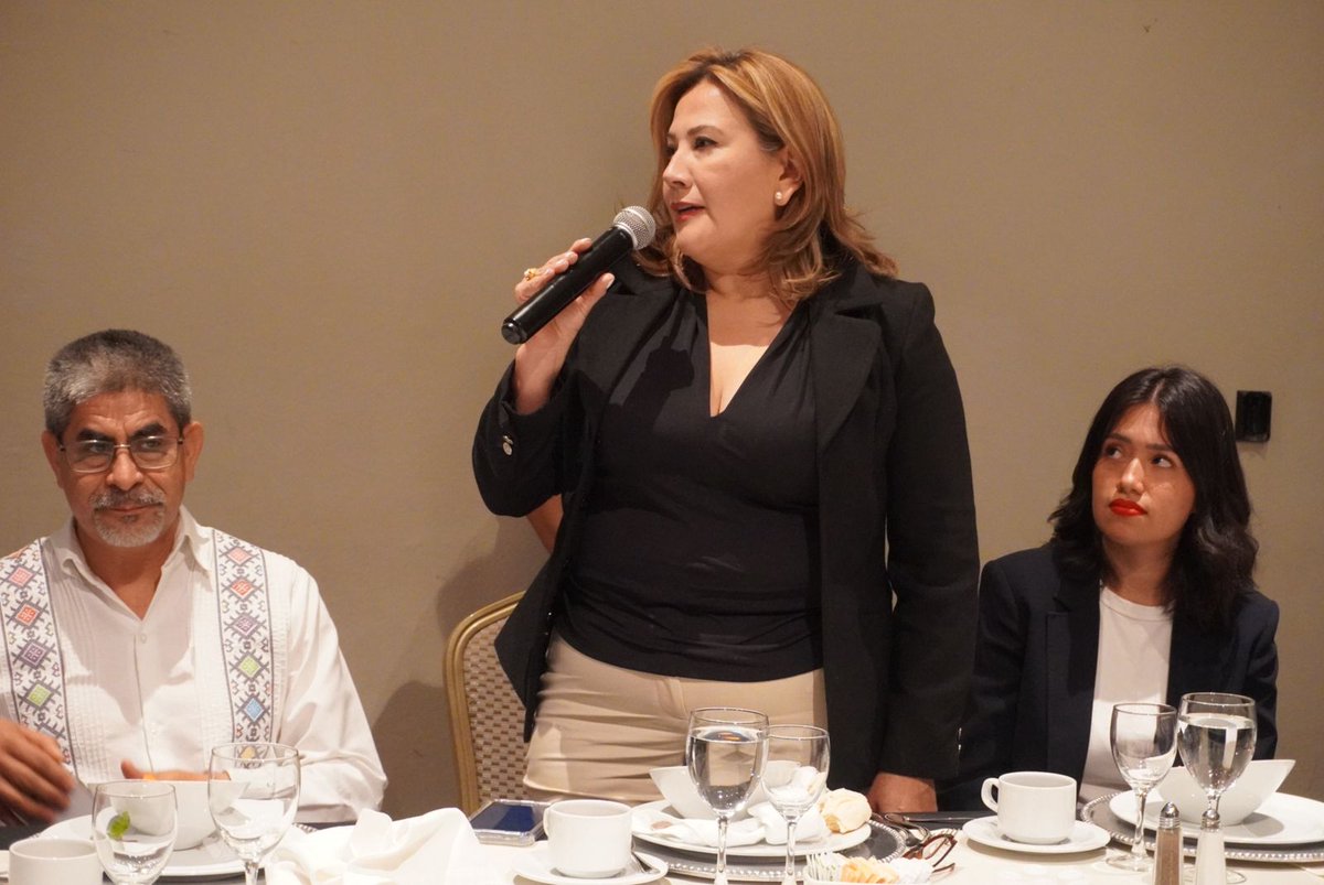 CCE_MORELOS's tweet photo. Fortalecemos la representación empresarial en Morelos con la integración de CANACAR Morelos al CCE Morelos.
Agradecemos la presencia de Andrea Esthefania Gaona Mendoza, Esmeralda Nava Gómez y Ross Lester Latham en esta alianza que impulsa el desarrollo económico del estado de Mor https://t.co/wh5FWwsQJ9