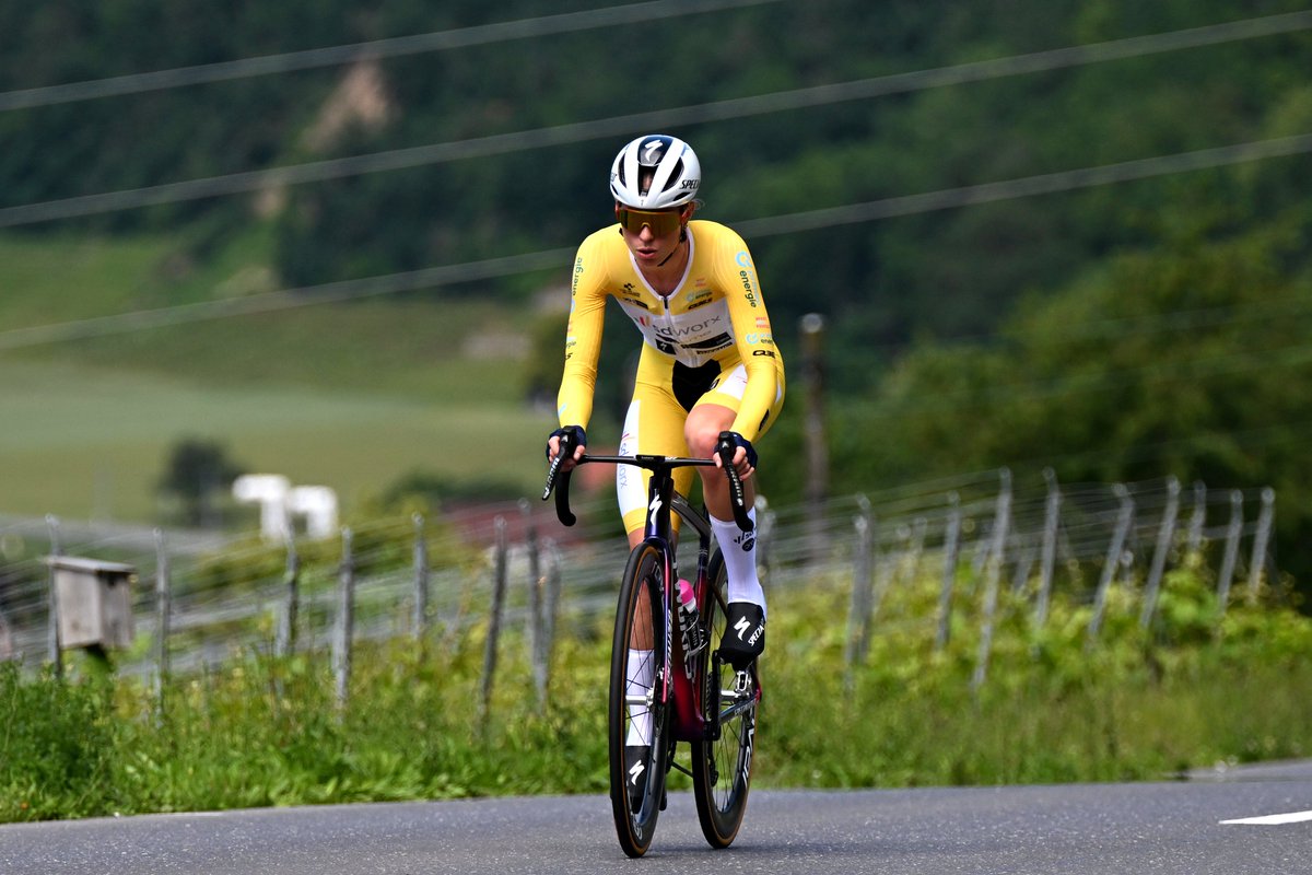 MaschBasch's tweet photo. 🇮🇹 Giro d'Italia Women stage 4

⭐⭐⭐⭐ Demi Vollering
⭐⭐⭐ Reusser, van der Breggen, Longo Borghini, Niedermaier, Fisher-Black
⭐⭐ Trinca, Holmgren, de Vries, Žigart, Dickson, Benito
⭐ Bunel, De Schepper, Ottestad, Vallieres, Haugset, Chladoňová, Faulkner

#GirodItaliaWomen https://t.co/SfWZL3DPaP
