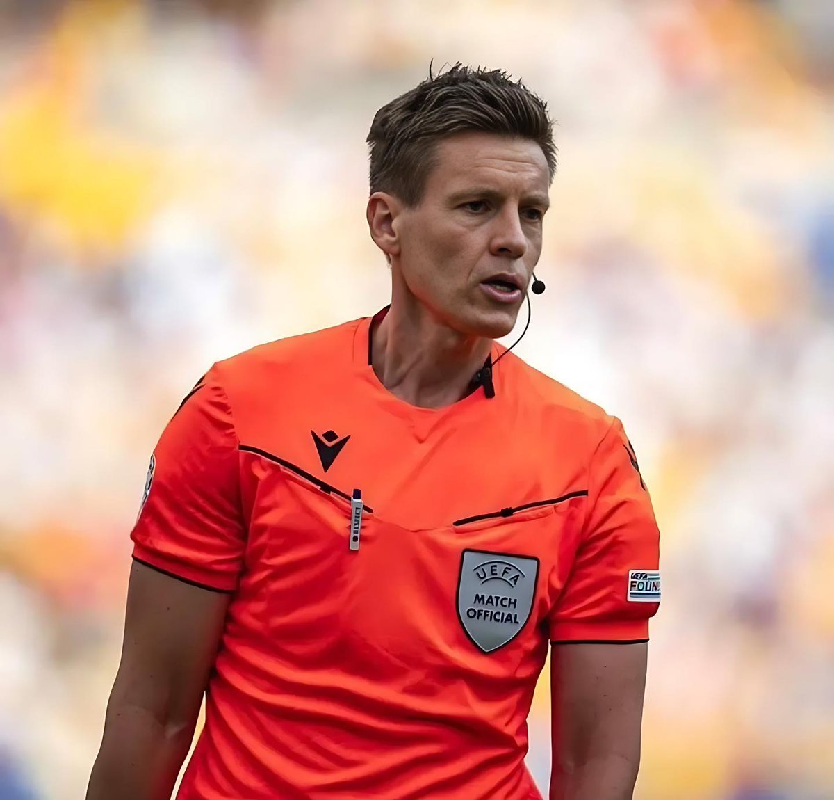 FootballFactly's tweet photo. 🚨💣 𝐄𝐗𝐂𝐋𝐔𝐒𝐈𝐕𝐄: UEFA are extremely pleased with the performance of Champions League Final referee Daniel Siebert.

People close to the referee say his display is internally being viewed as one of the greatest refereeing performances in Champions League Final history.

Meanwhile, there is major surprise within FIFA over why he is NOT refereeing at the World Cup.