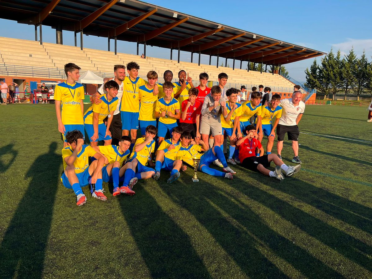 CanteraUDLog's tweet photo. #CanteraUDLog | 📉 Balance de nuestros equipos en el torneo del Comillas CF.

▪️Cadete A: eliminado en fase de  grupos.

▪️Cadete B: 🏆 Campeón.

▪️Infantil A: Finalista.

▪️Alevín 2014: Finalista.

▪️Alevín 2015: Semifinalista.

▪️Benjamín 2016: Finalista.

(1/2) https://t.co/ks83BTexxj