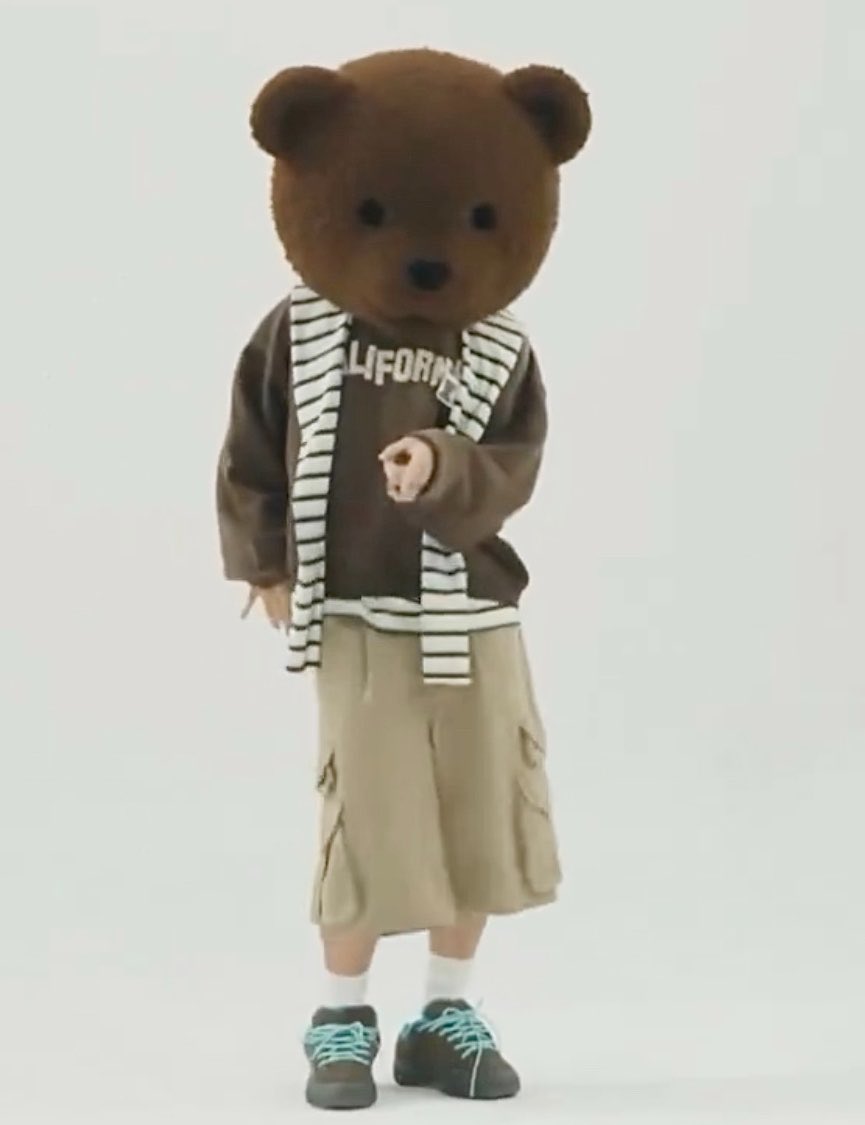 xneojunx's tweet photo. fake bear                                 REAL bear https://t.co/ron4AGJ9Tf