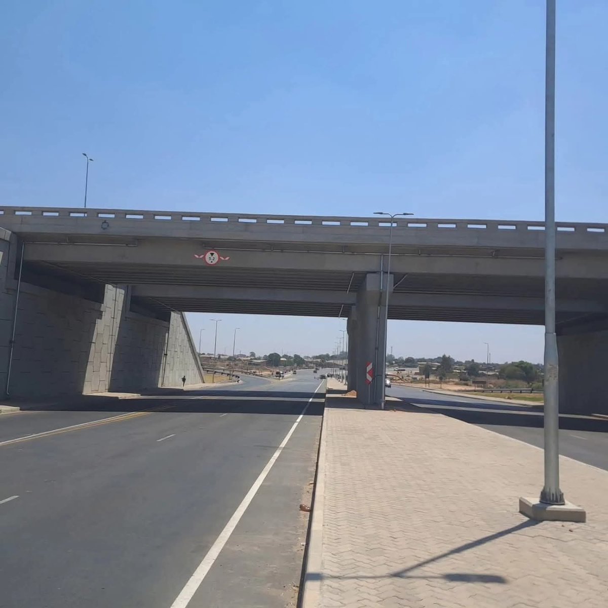 MulakazuvaL's tweet photo. Zimbabweans #Vene are rebuilding their country with own resources, harnessing local talent, natural wealth, and national determination to create a stronger and more prosperous Zimbabwe.
#EDWORKS https://t.co/U1201wpGU1