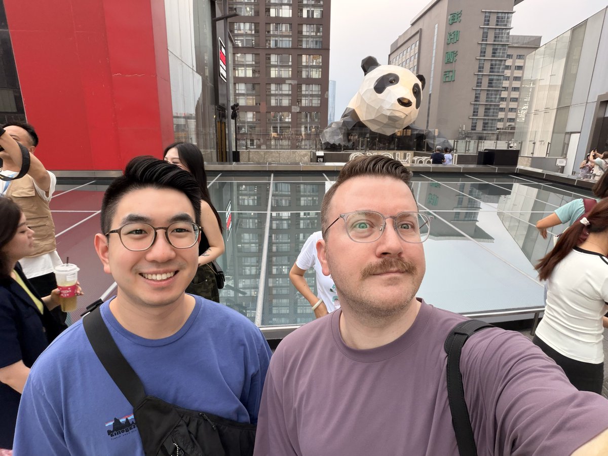 skylor's tweet photo. Hello from Chengdu ! ! ! https://t.co/rFHoTDpfDV