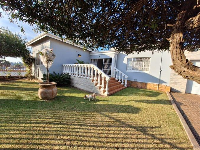 mlswest's tweet photo. 3 Bedroom House for Sale in Monument, Krugersdorp | R 1 900 000 🏡✨

https://t.co/JhsbtIs1wQ

#mlswest #property https://t.co/gnALVMXbWJ