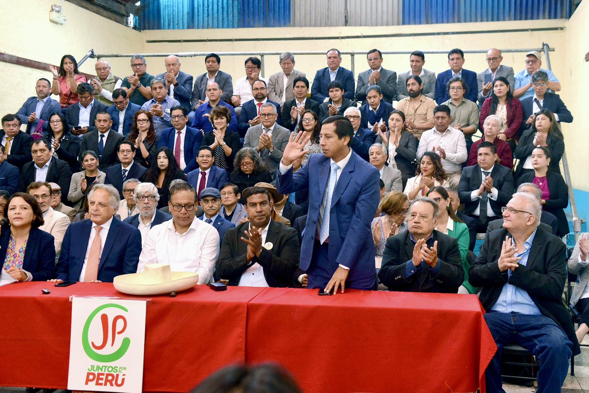 RobertoSanchP's tweet photo. 𝐄𝐒𝐓𝐄 𝐄𝐒 𝐄𝐋 𝐄𝐐𝐔𝐈𝐏𝐎 𝐓𝐄́𝐂𝐍𝐈𝐂𝐎 𝐐𝐔𝐄 𝐉𝐔𝐍𝐓𝐎 𝐀 𝐂𝐈𝐄𝐍𝐓𝐎𝐒 𝐃𝐄 𝐋𝐈́𝐃𝐄𝐑𝐄𝐒 𝐒𝐎𝐂𝐈𝐀𝐋𝐄𝐒 𝐓𝐑𝐀𝐁𝐀𝐉𝐀𝐑𝐀́𝐍 𝐏𝐎𝐑 𝐄𝐋 𝐏𝐔𝐄𝐁𝐋𝐎 𝐂𝐎𝐍 𝐏𝐑𝐎𝐏𝐔𝐄𝐒𝐓𝐀𝐒 𝐂𝐋𝐀𝐑𝐀𝐒 𝐘 𝐑𝐄𝐒𝐔𝐋𝐓𝐀𝐃𝐎𝐒 𝐏𝐀𝐑𝐀 𝐄𝐋 𝐏𝐄𝐑𝐔́. 🇵🇪

#JuntosPorElPerú #RobertoSanchezPresidente2026 #EsperanzaYCambio #DebatePresidencial2026