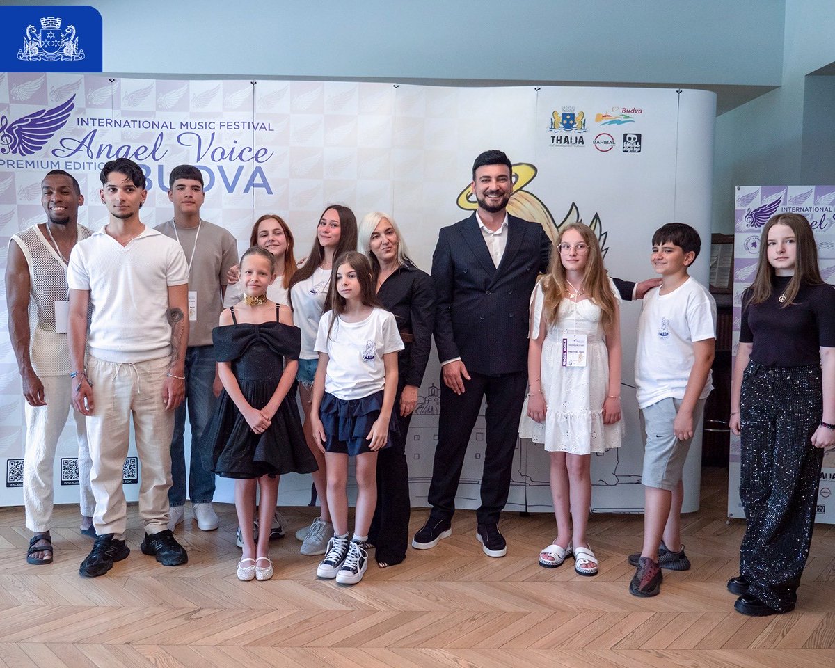 mayorbudva's tweet photo. 🎼 Po prvi put, Budva je domaćin međunarodnog festivala „Angel Voice“ – manifestacije koja ove godine okuplja više od 170 mladih izvođača iz različitih krajeva svijeta.

🏛️ Nakon uspješnih izdanja održanih u više evropskih zemalja, festival je stigao u Budvu, svrstavajući naš grad među domaćine jedne od najznačajnijih međunarodnih platformi za afirmaciju mladih muzičkih talenata i potvrđujući njegovu sve značajniju ulogu na međunarodnoj kulturnoj sceni.

🌍 Kroz muziku, edukaciju i humanitarni karakter, „Angel Voice“ promoviše vrijednosti koje povezuju ljude, podstiču kulturnu razmjenu i prevazilaze granice.

📍Dobro došli u Budvu.

#Budva #AngelVoice #Kultura #MeđunarodnaSaradnja #MladiTalentI #Montenegro