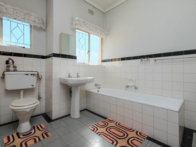 mlswest's tweet photo. 4 Bedroom House for Sale in Witpoortjie, Roodepoort | R 1 350 000 🏡✨

https://t.co/l5g0fsFg2t

#mlswest #property https://t.co/b5vjqpH6n1
