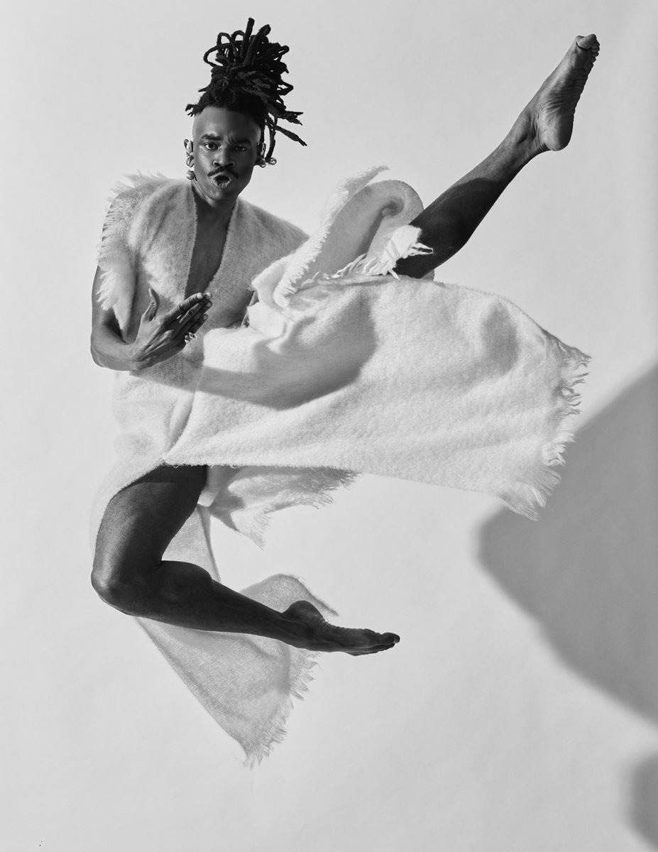 AccessoriesMag's tweet photo. A Decade of Khiry: Jameel Mohammed’s Vision, Realized and Just Beginning

Khiry was founded in 2016 as an Afrofuturist luxury brand challenging convention and reframing culture, identity, and value. Read more now: https://t.co/xpJrlP7b0W https://t.co/E9Cs2cvZvi
