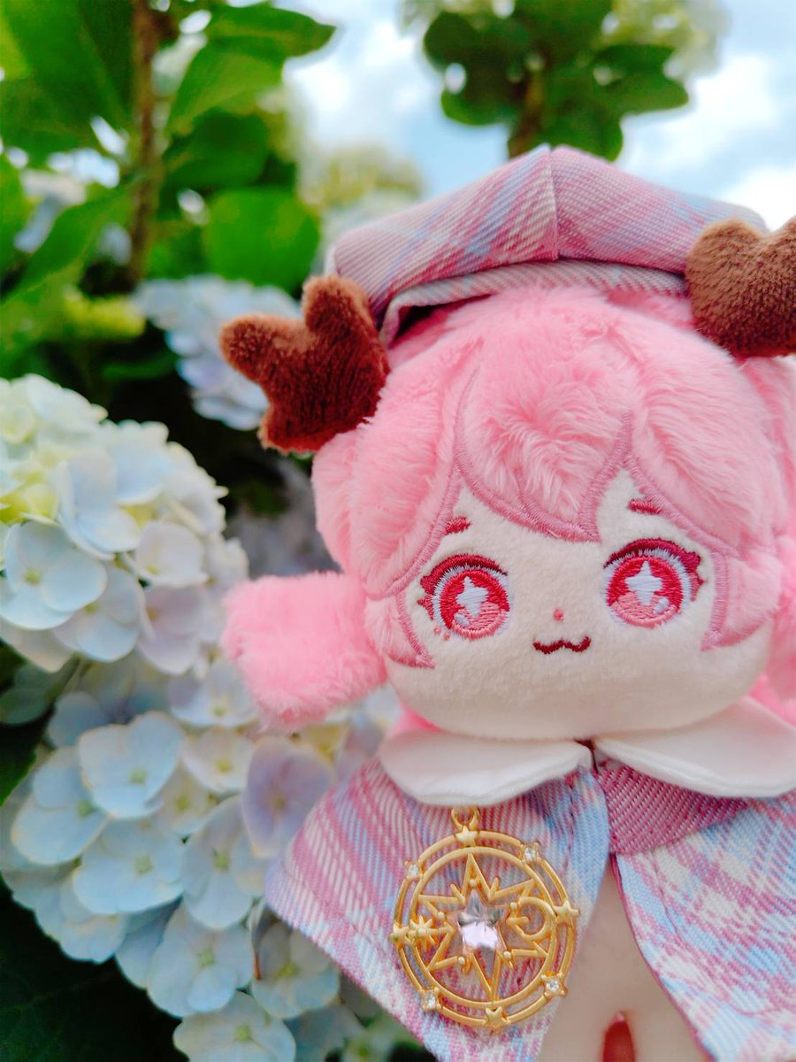 CowellVtuber's tweet photo. 【我同時發布了兩張迷米龍】

你看到的是白色繡球花迷米龍❄️
代表你今天的幸運色是龍龍的白色。

預購迷米龍不會增加幸運度
但會增加可愛度⬇️
https://t.co/FGZC4V9Ei0

#龍民 https://t.co/UcKSeP0mrY