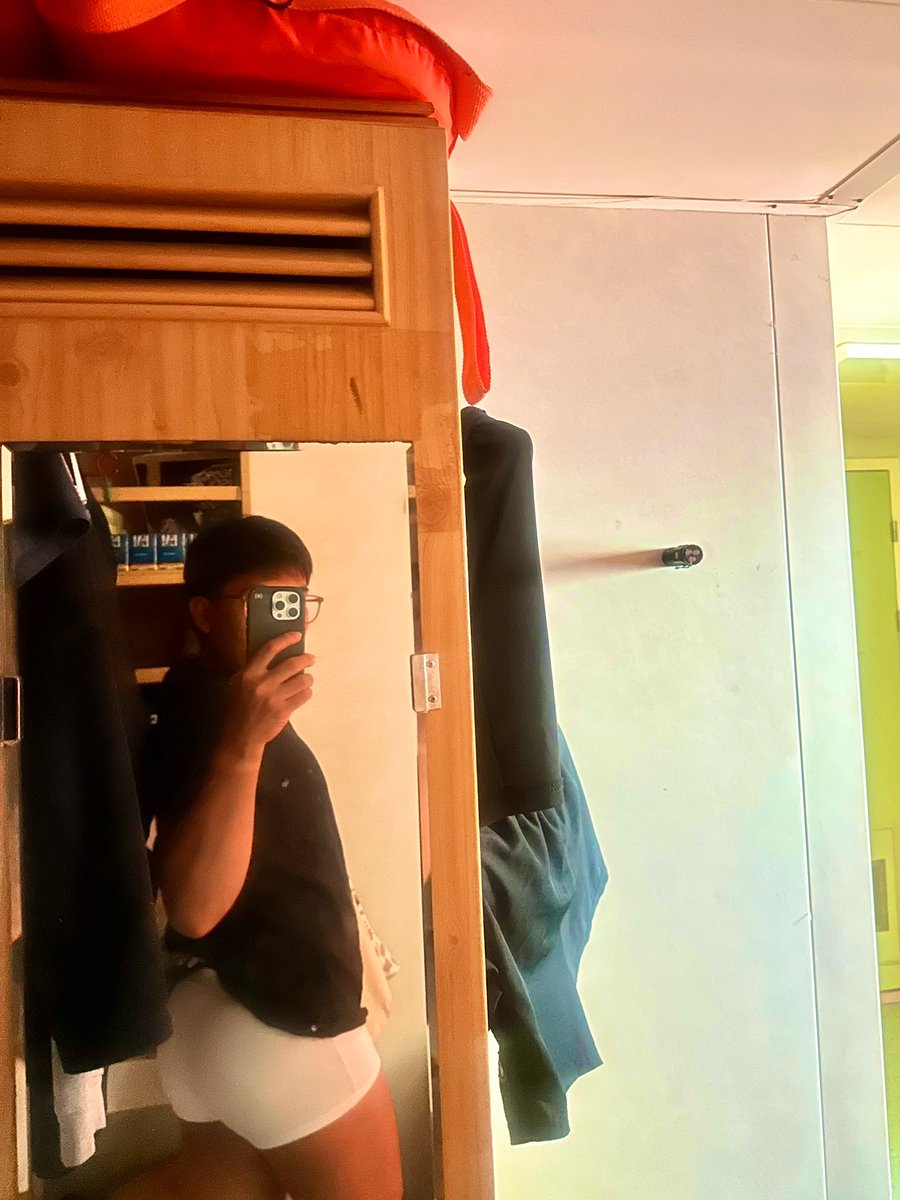 markkkppp's tweet photo. Built, not given. 🍑⚓ Leg day done. Glutes on fire. Still showing up, even in the middle of the ocean. 🌊💪 https://t.co/qFT35OrxiT
