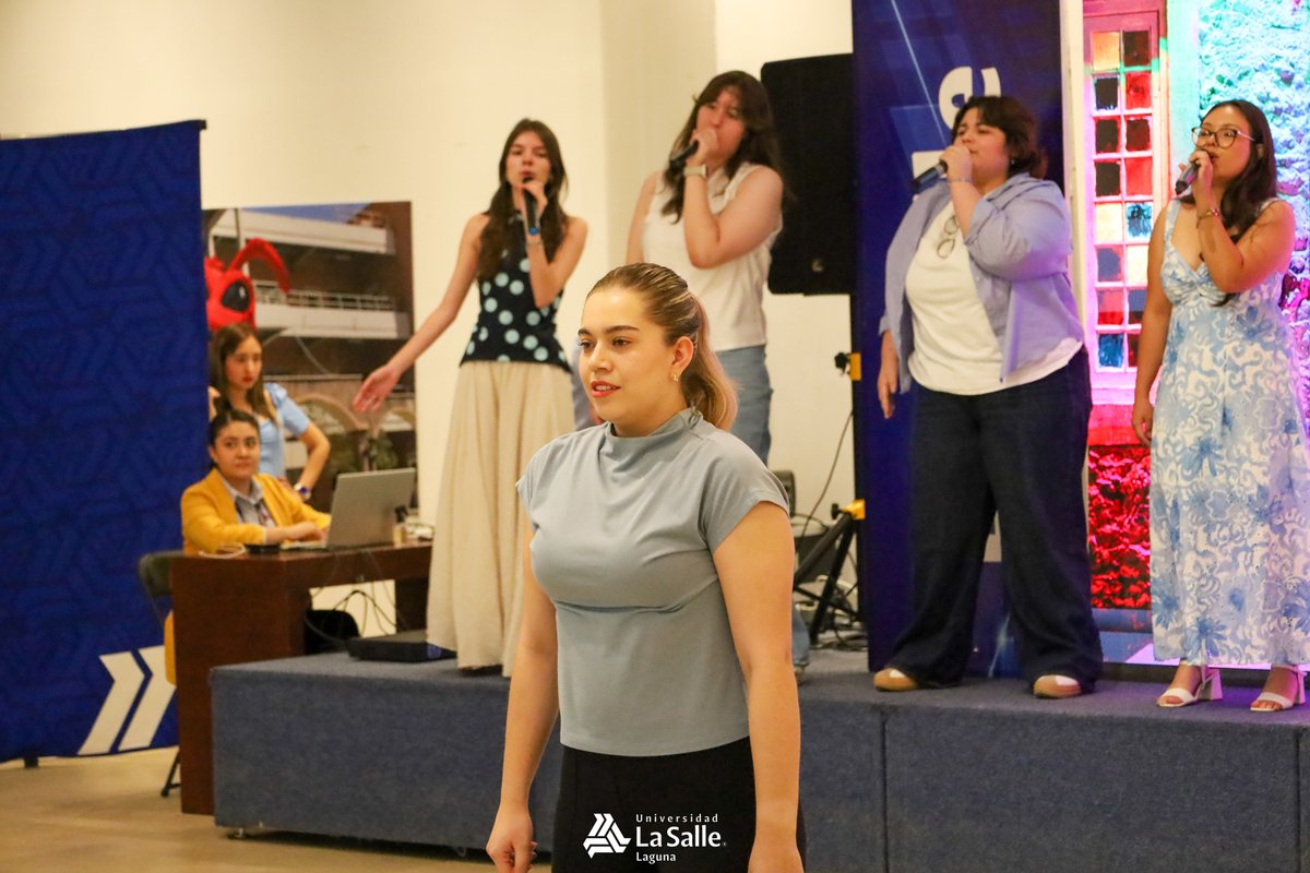 lasallelaguna's tweet photo. 🎭🎤💃 Las y los estudiantes de los talleres de Teatro, Canto y Baile Contemporáneo y Urbano presentaron una puesta en escena inspirada en ¡Mamma Mia! ✨, donde combinaron 🎶 canto, 🎭 actuación y 💃 baile en un espectáculo lleno de ⚡ energía, 🌟 talento y 🎨 creatividad. 🎉👏💖 https://t.co/mZuib4NHR1