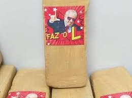 LitoRanus's tweet photo. @JoaquinTeixeira "já deu uma lulada hoje"

na linguagem da favela significa dar uma cheirada no pó colocado no fiofó de outro macho, analisa especialista https://t.co/1hmAPBrc51