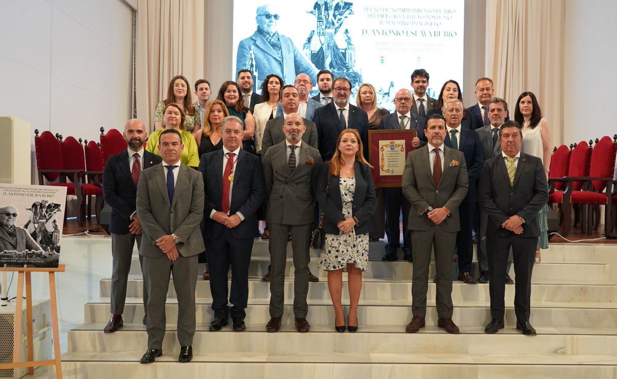CarmendeSanJuan's tweet photo. Ayer asistimos al acto de nombramiento de Hijo Predilecto de Carmona a Título Póstumo de D.Antonio Eslava Rubio, invitados por la Hdad. de la Quinta Angustia y el Ayuntamiento de Carmona, al que también asistió la primera Teniente Alcaldesa de nuestro Municipio. https://t.co/zTSgQIzdX7