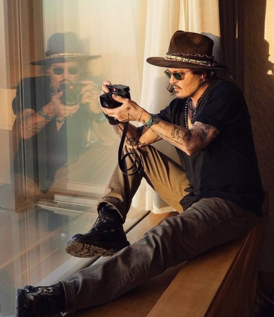Johnny Depp tweet media