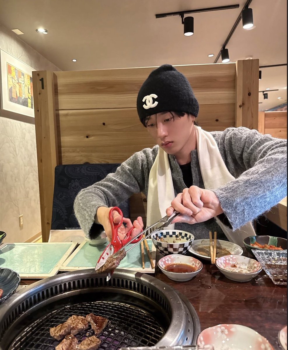 starrysbb's tweet photo. pov: est is your boyfriend so this is how your gallery looks like https://t.co/SfCSdhDdMJ