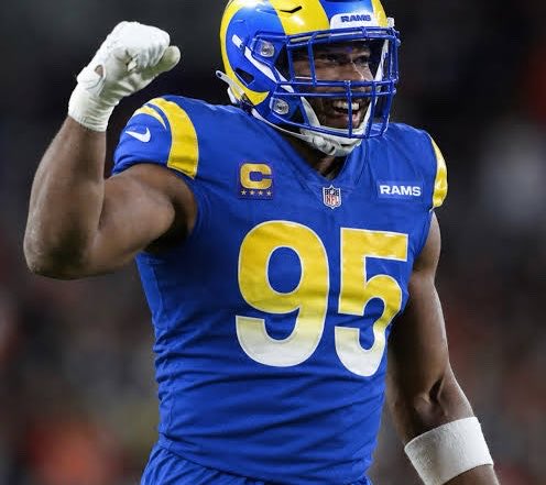 49ersSportsTalk's tweet photo. 🚨 BLOCKBUSTER TRADE 🚨

The #Rams are trading for 2x Defensive Player of the Year Myles Garrett 😳

In return, Browns are expected to receive Pro Bowl EDGE Jared Verse, a 2027 1st-round pick, plus additional draft compensation still being finalized. https://t.co/Kz0HJbymQi