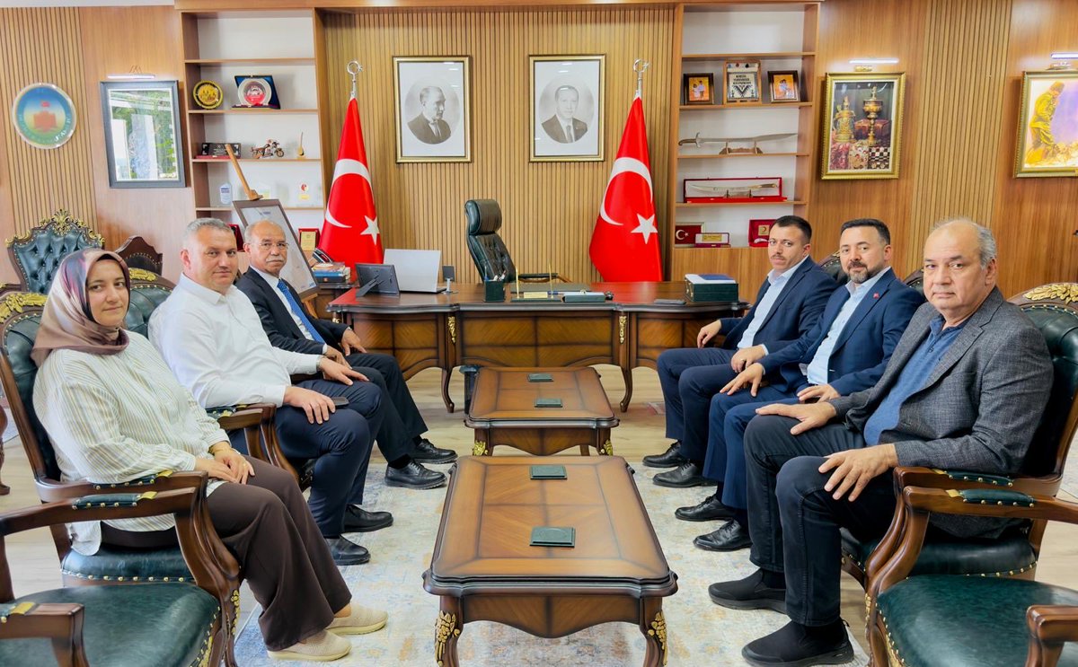 mdurmusoglu's tweet photo. Düziçi ilçemizde meydana gelen sel felaketi nedeniyle, Kaymakamımız Kadir Yurdagül ve Belediye Başkanımız Mustafa İba’yı ziyaret ederek geçmiş olsun dileklerimizi ilettik.

Sel felaketinden etkilenen tüm hemşehrilerimize geçmiş olsun dileklerimizi sunuyor, yaraların en kısa sürede sarılmasını temenni ediyoruz. Devletimizin ve milletimizin dayanışmasıyla bu zor günlerin üstesinden gelineceğine inanıyoruz.

Rabbim ülkemizi ve milletimizi her türlü afetten muhafaza eylesin.