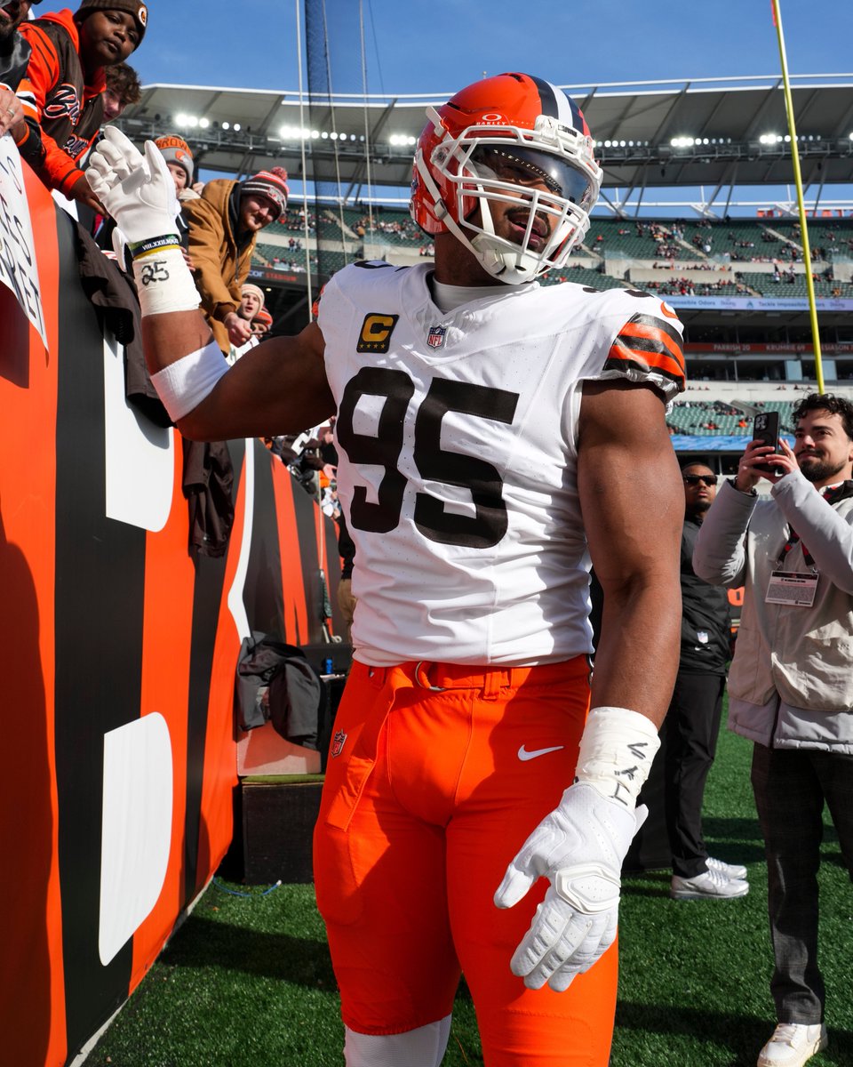 brgridiron's tweet photo. BREAKING: MYLES GARRETT HAS BEEN TRADED TO THE RAMS, PER @RapSheet 

🚨🚨🚨 https://t.co/gW95cn7wLo