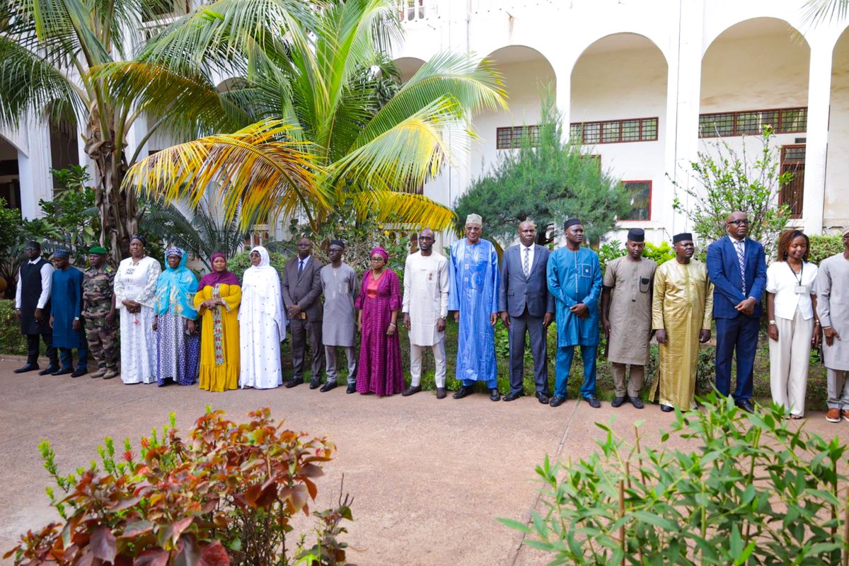 MaliMaeci's tweet photo. La cérémonie traditionnelle de montée des couleurs s’est tenue ce lundi 1er juin 2026 au Ministère des Affaires étrangères et de la Coopération internationale, sous présidence de l’Ambassadeur Moustapha TRAORE, Secrétaire Général du Ministère. 

A cet appel solennel de montée des couleurs, le personnel du Ministère a massivement répondu présent pour témoigner son attachement aux symboles de la République et son engagement patriotique pour la défense et l’unité nationales.

Bureau de l’Information et de la Presse/MAECI