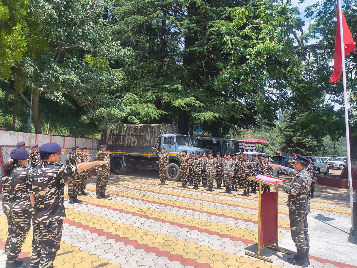 SSBMTCSHIMLA's tweet photo. चिकित्सा प्रशिक्षण केंद्र, शिमला के प्रांगण में “विश्व तंबाकू निषेध दिवस” के उपलक्ष्य पर “तंबाकू निषेध प्रतिज्ञा” समारोह का आयोजन किया गया। 
"तंबाकू को ना कहें, स्वास्थ्य को हाँ कहें।" 
#SashastraSeemaBal
#dgssbmha 
#SSB 
#WorldNoTobaccoDay 
#mha https://t.co/5LlRwbGF3Z
