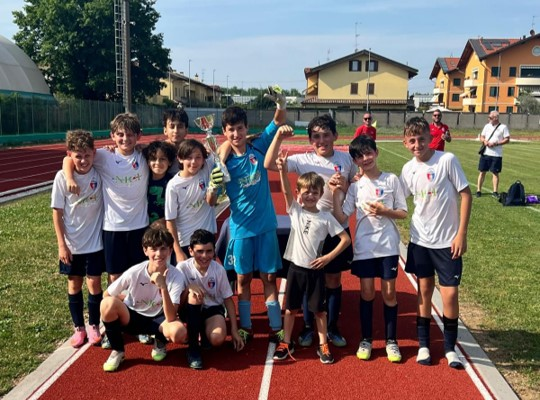ScCaronnese's tweet photo. ESORDIENTI 2014: VITTORIA A SAMARATE DI GRUPPO CON IMPORTANTI RICONOSCIMENTI
Marius Zaporojan miglior giocatore del torneo e Diego Boldrin miglior portiere della giornata
https://t.co/im24KaCRl0 https://t.co/HOke396w3c