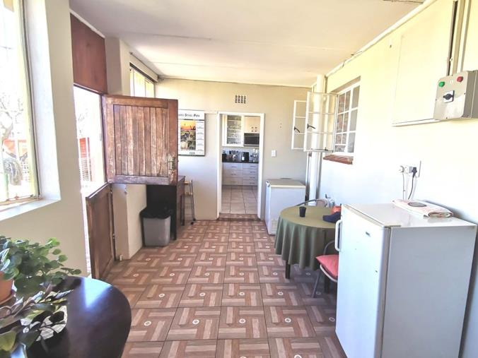 mlswest's tweet photo. 4 Bedroom House for Sale in Selwyn, Roodepoort | R 1 590 000 🏡✨

https://t.co/jSPHZLHV7h

#mlswest #property https://t.co/98dgDKi7nm