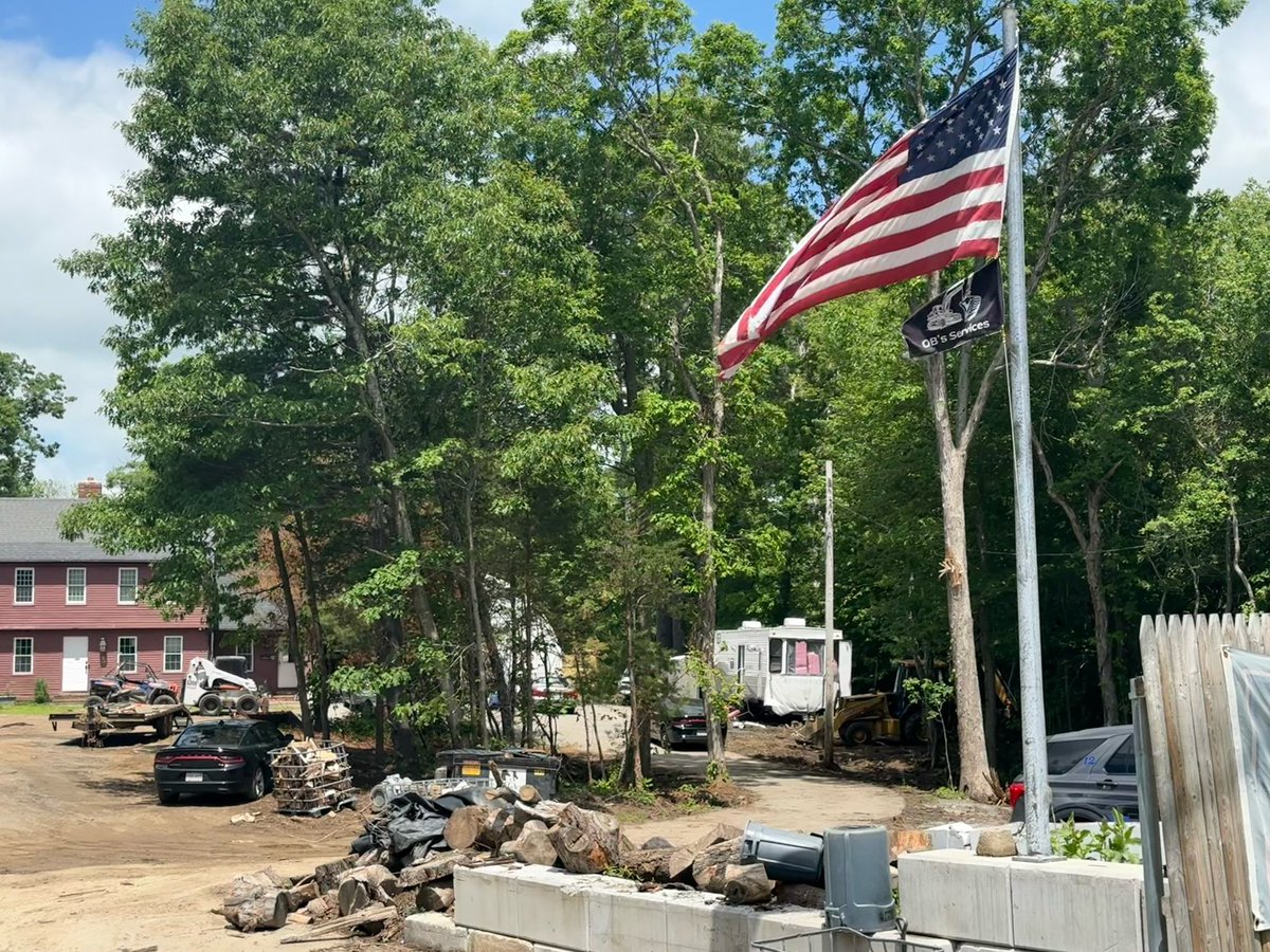 levine_on_scene's tweet photo. #NOW police are going in and out of the property located at 370 Winthrop St. in Rehoboth and have the driveway blocked off.

We are working to learn more about what happened here. @NBC10 https://t.co/FdgYyoTvDY