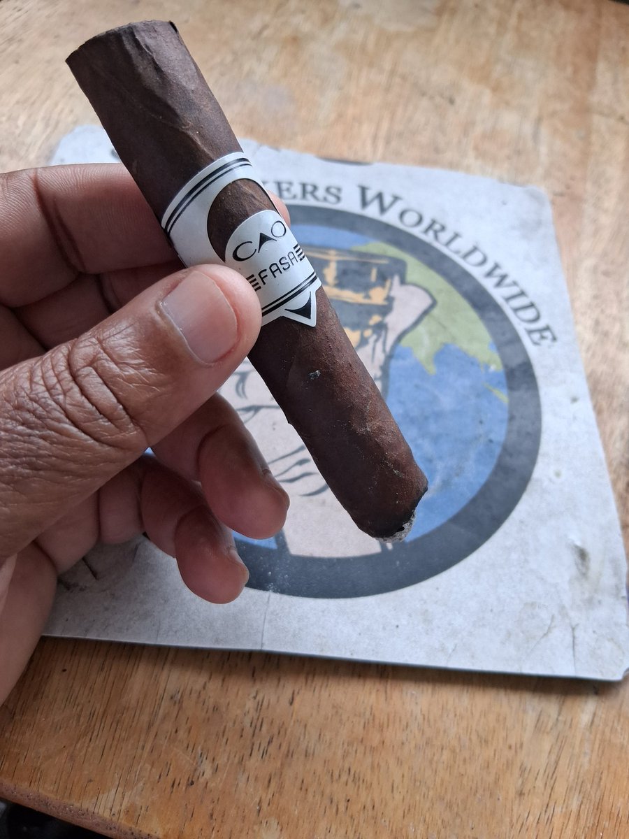 BigChrisM78's tweet photo. My weekend lineup was a @caocigars weekend
#Fasanoche
#FlatheadSpeedShop
#Flathead770
#cigarworld
#cigarsmokersworldwide https://t.co/BpPHgeYnPQ