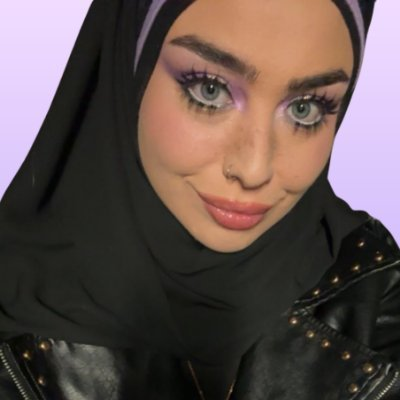 Leigha_Sapienti's tweet photo. Wait, why does Frogan's paralives character look like knock off Hasan Piker, and why is she attempting to romance them with her own character? lol https://t.co/3Z5kuxDPj3