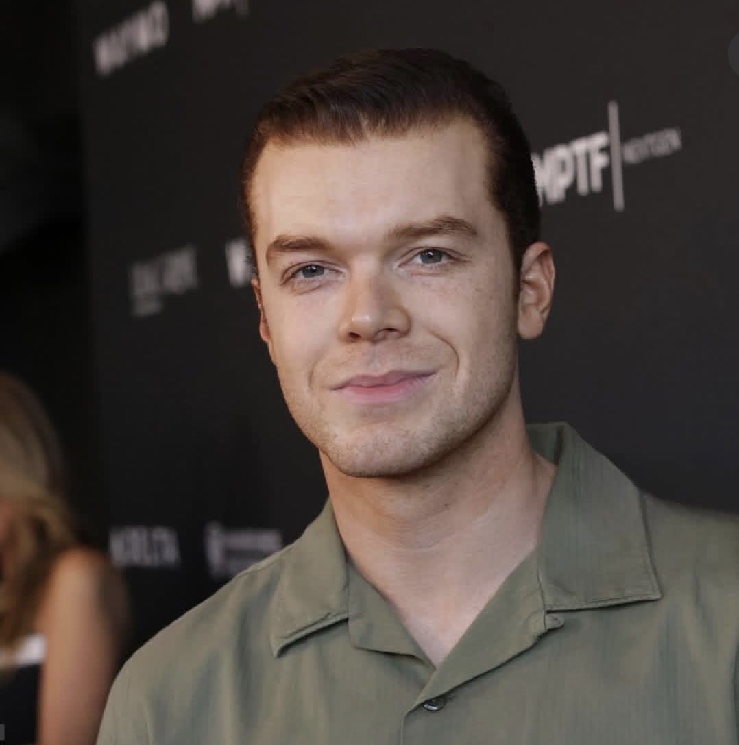 GallavichYaKnow's tweet photo. Cameron actually smiling on a red carpet?! Love to see it https://t.co/OD9B77Ir91