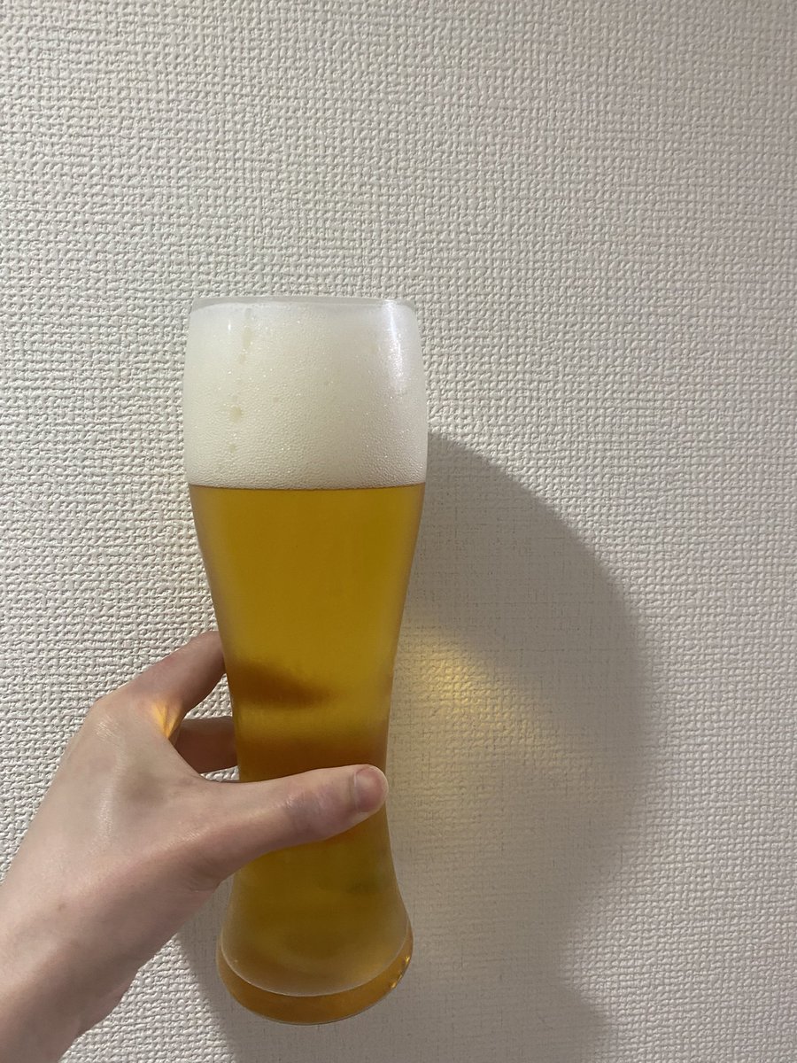 application_use's tweet photo. 誕生日にもらったグラス今更ながら開けたけど500㍉でも少なくみえてこわい https://t.co/5ZjCuO1kYg
