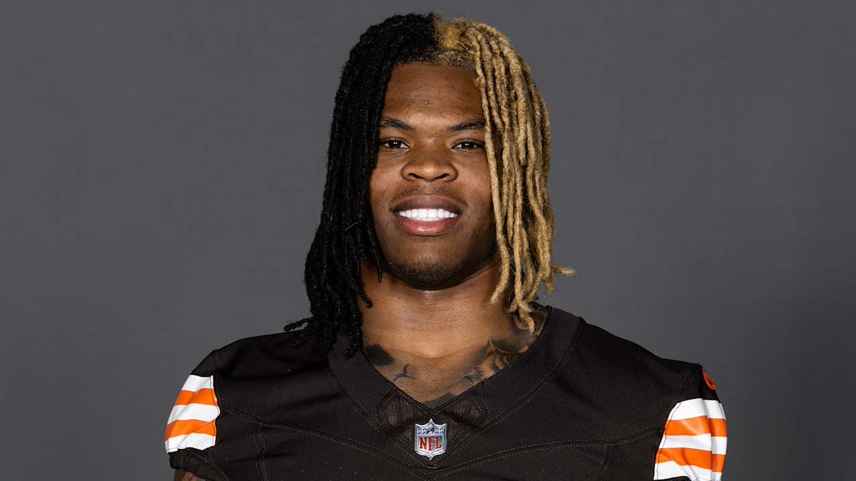 SleeperNFL's tweet photo. lowk a fantasy loser from this trade 😭 https://t.co/74LQ5b9npK