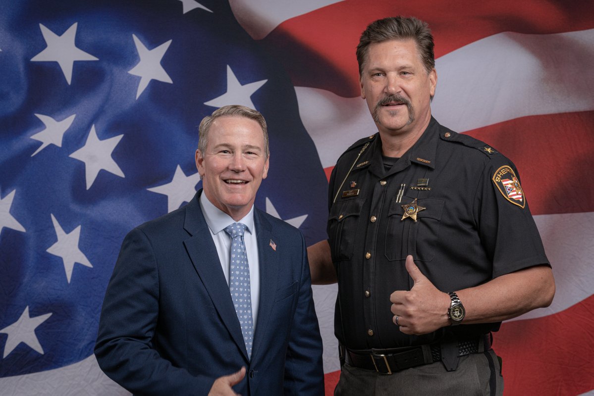 TeamHusted's tweet photo. .@JonHusted enjoyed spending the afternoon with @SummitCoGOP for their Lincoln Day luncheon. It was an honor to speak with so many conservatives who are working to keep Ohio moving forward.

Always good to catch up with Portage County Sheriff Bruce Zuchowski, who endorsed Jon Husted for U.S. Senate. Thanks to everyone who came out!