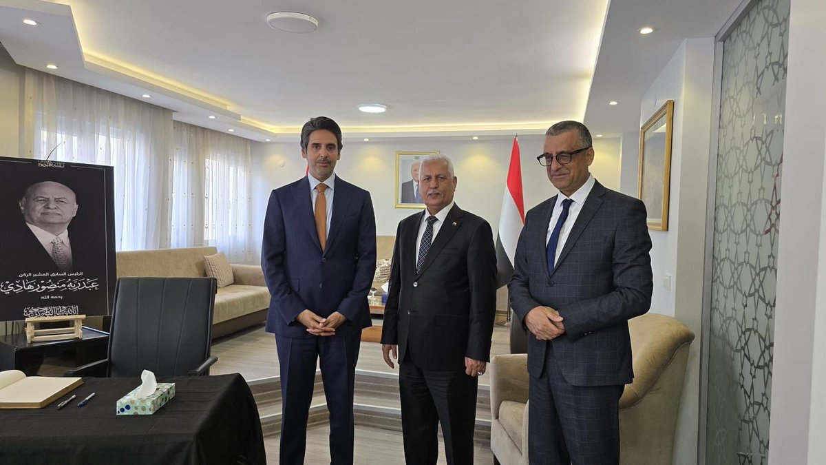 tryq_salh's tweet photo. استقبلتُ في مقر سفارة الجمهورية اليمنية لدى الجمهورية التركية عددًا من أصحاب السعادة السفراء المعتمدين لدى أنقرة، الذين قدموا واجب العزاء في وفاة فخامة الرئيس السابق عبد ربه منصور هادي، رحمه الله.

وقد عبّر السفراء عن خالص تعازيهم ومواساتهم للشعب اليمني ولأسرة الفقيد، مستذكرين https://t.co/BHw84uQMyl