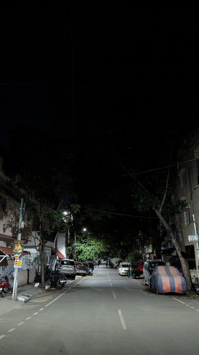 Adity050's tweet photo. Roads after 10 pm on a weekday >>> https://t.co/FY470UlDXZ