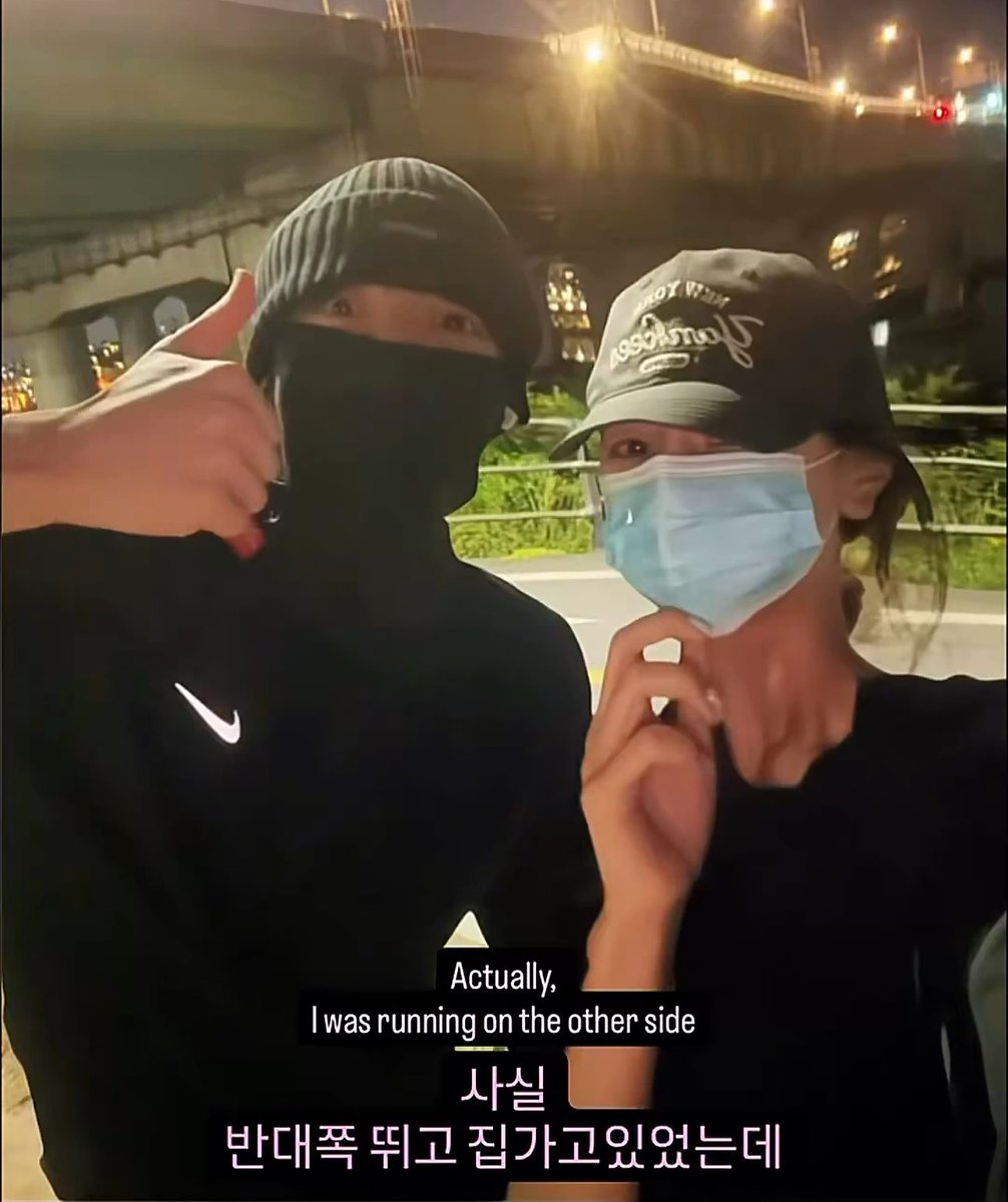 ran__min's tweet photo. هذي تقول انها التقت فيه بمكان اضاءته مو كويسة واول ما شافته قالت مسكتك/ لقيتك وهو على طول قالها يلا نتصور وتقول انها جلست تبكي وواضح بالمقطع انها تبكي ! صدق محظوظة !🥹😭😭😭😭😭 https://t.co/lQOa80aKjq