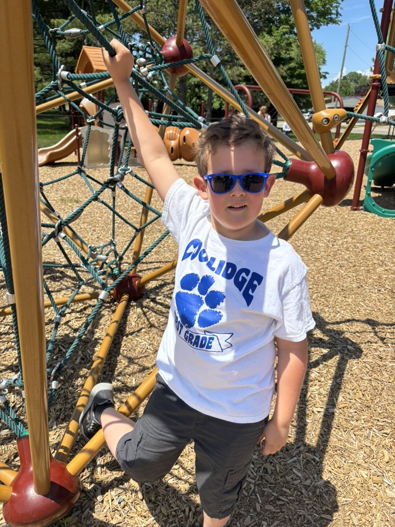 Mrs_Schocker's tweet photo. Popsicles in the Park!! 😎 https://t.co/dUmv2LFBKZ