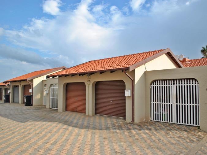 mlswest's tweet photo. 2 Bedroom Apartment / Flat for Sale in Rant En Dal, Krugersdorp | R 825 000 🏡✨

https://t.co/R1cb8bmnxY

#mlswest #property https://t.co/nB54avpYw7