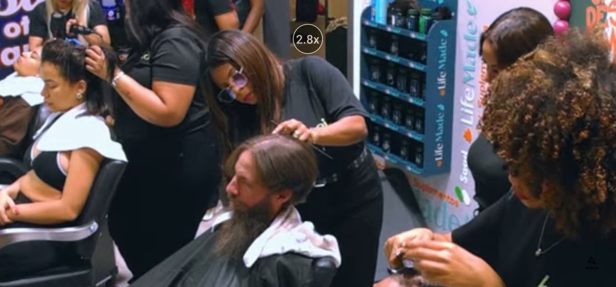 AMOR_MUNDIAL's tweet photo. @matiasgarciard  Coño! ¿Cómo diablo' tú pones a mujeres de un salón a hacer ese cambio? Eran barberos que tenían que hacerlo. Ahora está peor que antes, parece una jodia doña 🤣🤣🤣 #planetaalofoke https://t.co/5xs8qJ3Njn