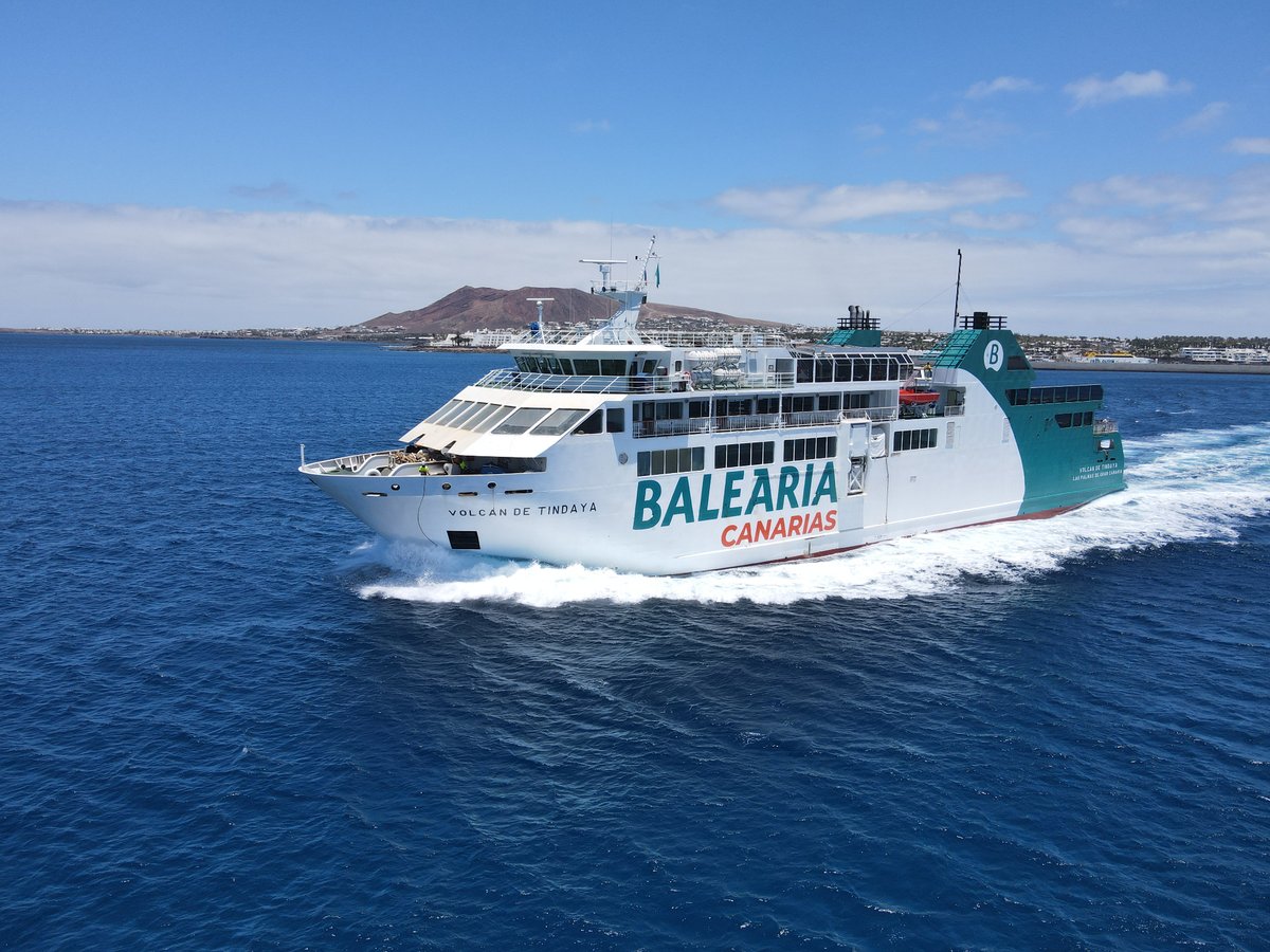 BaleariaCanaria's tweet photo. El Volcán de Tindaya estrena look.

Así de bien luce el ferry con sus nuevos colores, los de Baleària Canarias. 🤩 ¡De locos!

🤳Prepárate, porque te vas a querer sacar un selfie con él sí o sí en la ruta Playa Blanca – Corralejo. https://t.co/tJmTBKs62A
